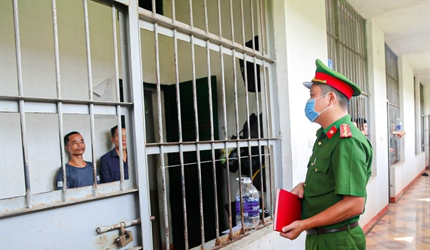 Bàn về việc có hủy bỏ tạm giữ sau khi Viện kiểm sát không phê chuẩn tạm...